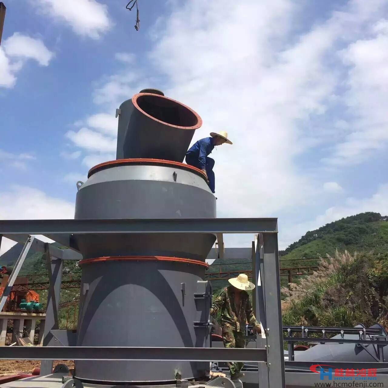 桂林鴻程，大型縱擺磨粉系統(tǒng)，HC1700，HCH980，賀州，碳酸鈣，磨粉機(jī)