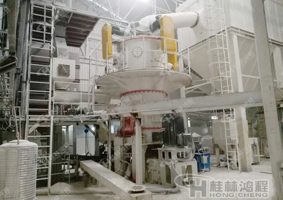 HLMX1100高純石英砂磨粉機推薦設備，桂林鴻程環(huán)保磨粉機，HLMX超細立式磨粉機