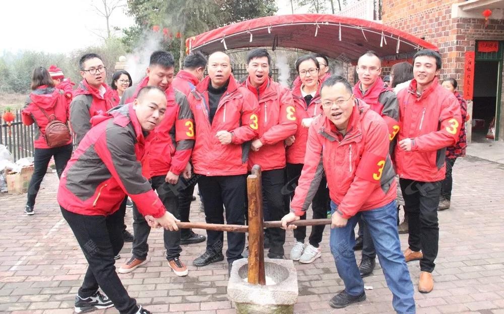 祝賀磨粉機(jī)廠(chǎng)家桂林鴻程第四屆戶(hù)外拓展圓滿(mǎn)結(jié)束