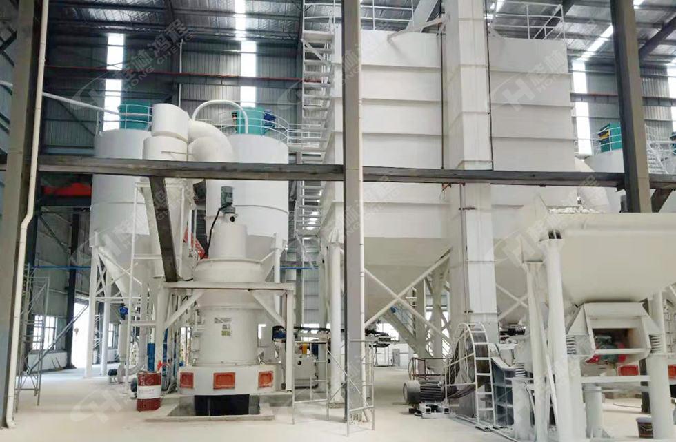 HC縱擺式磨粉機(jī)生石灰粉磨機(jī)精彩客戶(hù)現(xiàn)場(chǎng)，速來(lái)圍觀！