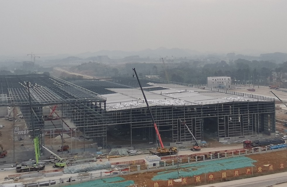 桂林鴻程礦山投資兩江寶山工程進(jìn)度，2022年1月4日桂林鴻程礦山機(jī)械寶山工業(yè)園車間封頂大吉。